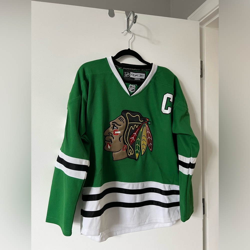 Chicago. Blackhawks Jonathan Toews Green Jersey. Size 48 (equates to Small)